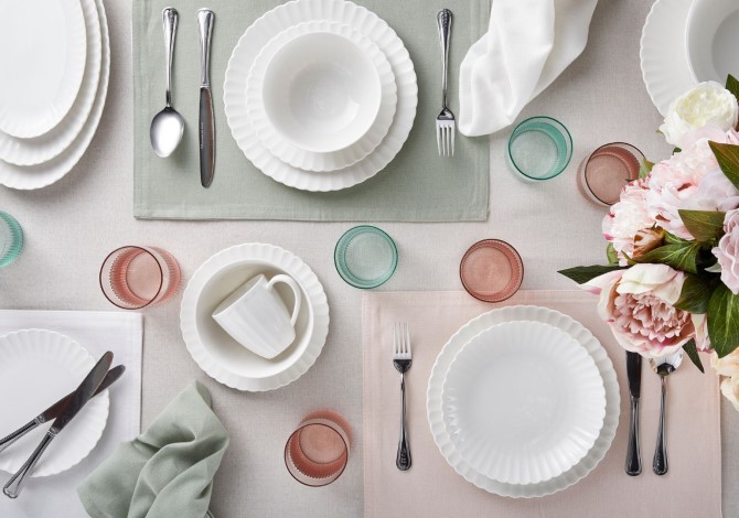 Create A Beautiful Table Setting With These Top Tablescaping Tips & Ideas