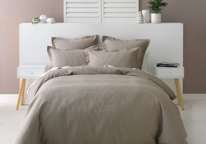 Pillows and Blankets for Winter: Bedding Styles To Try This Season
